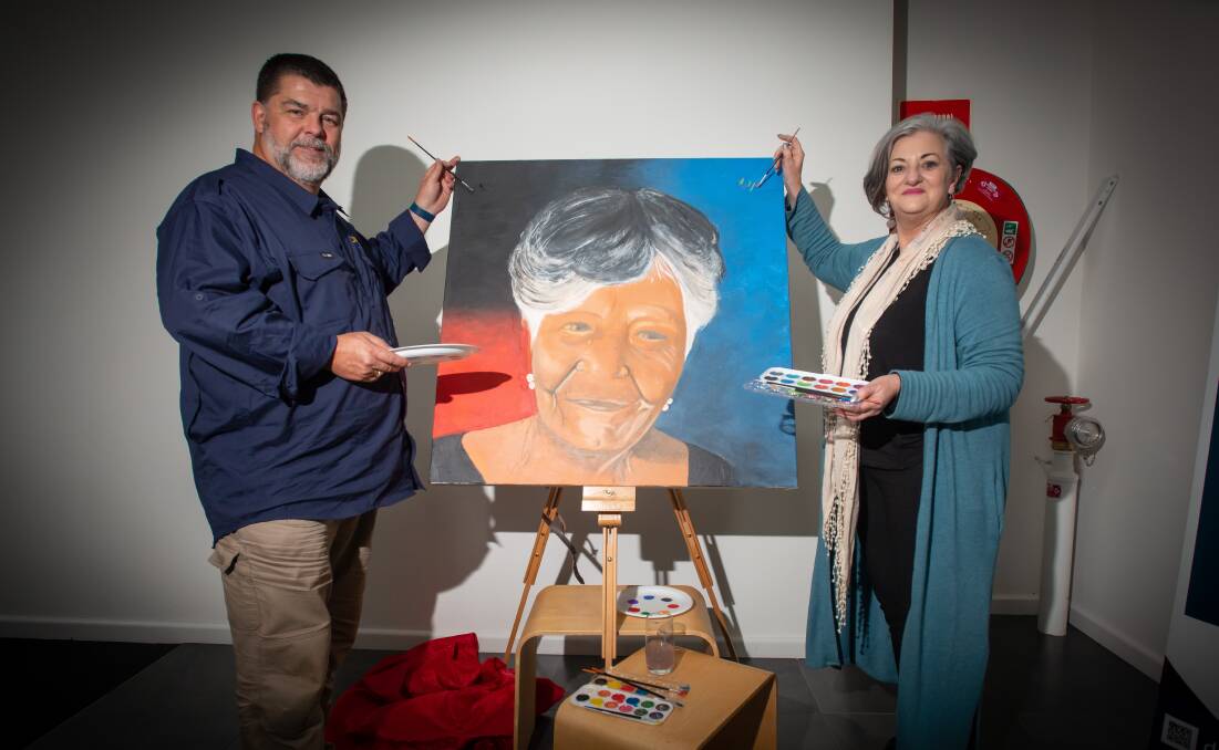 Regional Unlimited chair Deb Maes and Peter Dillion with the portrait of Aunty Yvonne Kent. Picture by Peter Hardin 