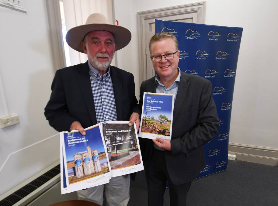 Tamworth Regional Council mayor Russell Webb and general manager Paul Bennett. Picture by Gareth Gardner