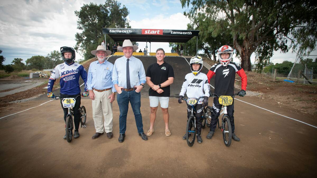 Tamworth Regional Council mayor Russell Webb, Member for New England Barnaby Joyce and Tamworth City BMX Club president Dan Morris with local riders. Picture by Peter Hardin