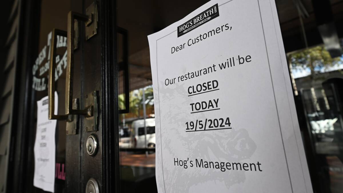 A sign in the restaurant window tells customers of the decision to close. Picture by Gareth Garnder.