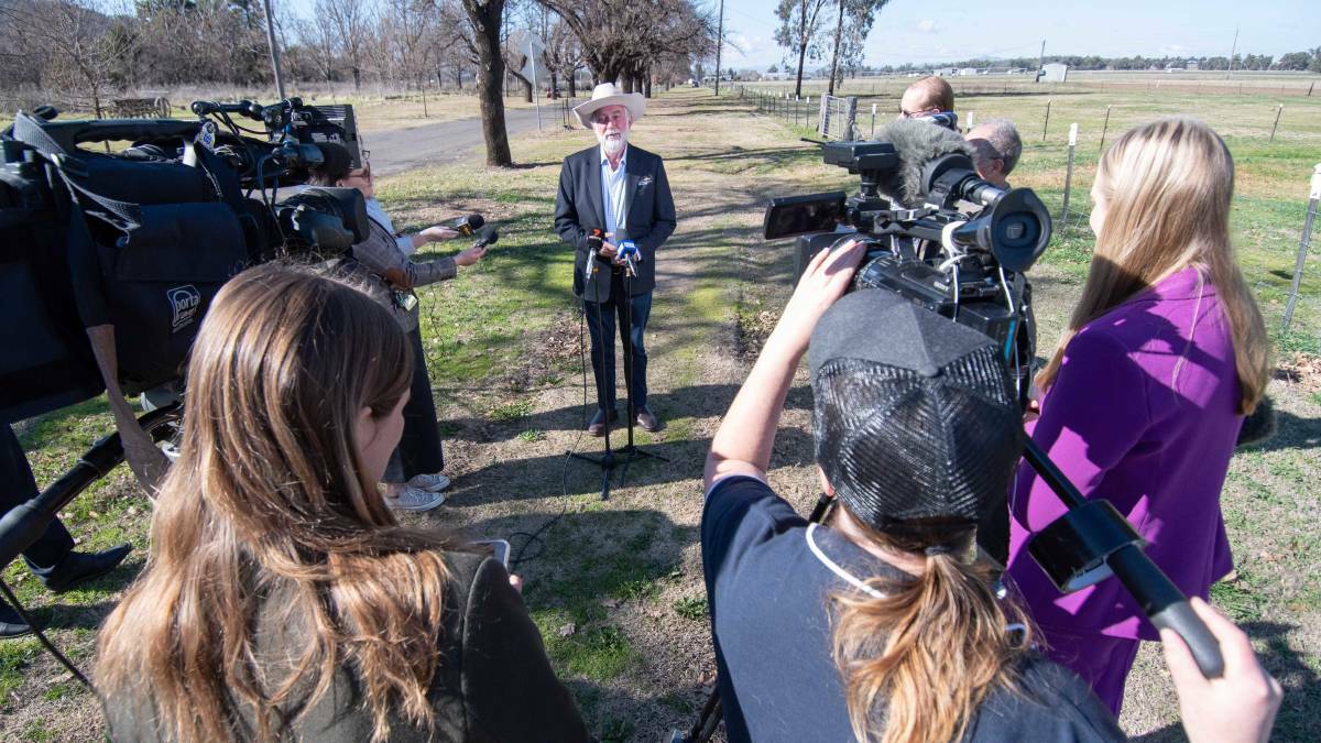 Tamworth Regional Council mayor Russell Webb addressed the media about the path in July. Picture file