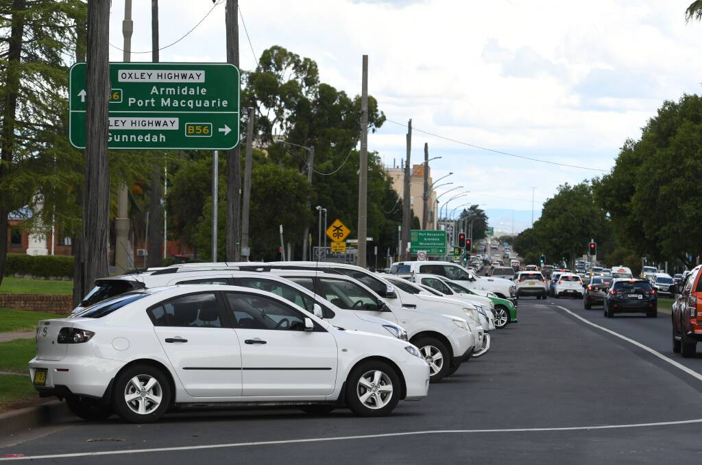 Tamworth Regional councillors will vote to install line markings on Marius Street and Bourke Street. Picture by Gareth Gardner