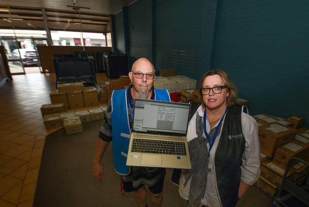 Tamworth state district senior officer election materials Thomas Skaines and election manager Jodie McKenna performed the distribution of preferences on Thursday. Picture by Gareth Gardner
