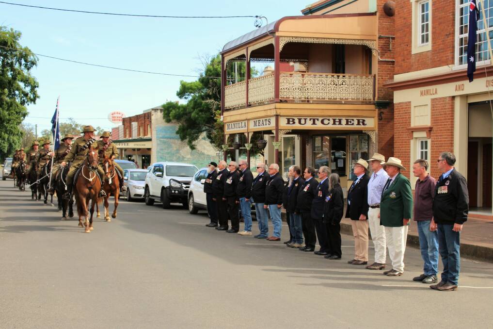 15 riders made their way to the war memorial on Sunday morning. Picture by Kate Holden