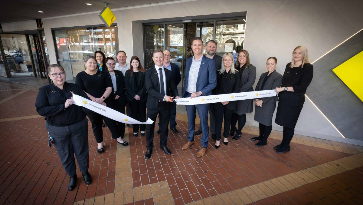 Commonwealth Bank of Australia moves to a bigger branch on Peel Street in Tamworth. Pictures by Peter Hardin