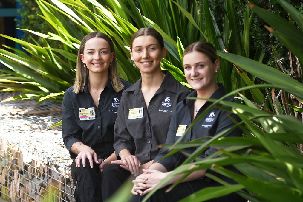 University of Newcastle dietetic students Lucinda Cunninham , Natasha Abram, and Ella Marriott are in Tamworth for a project on improving cardiovascular health. Picture by Gareth Gardner