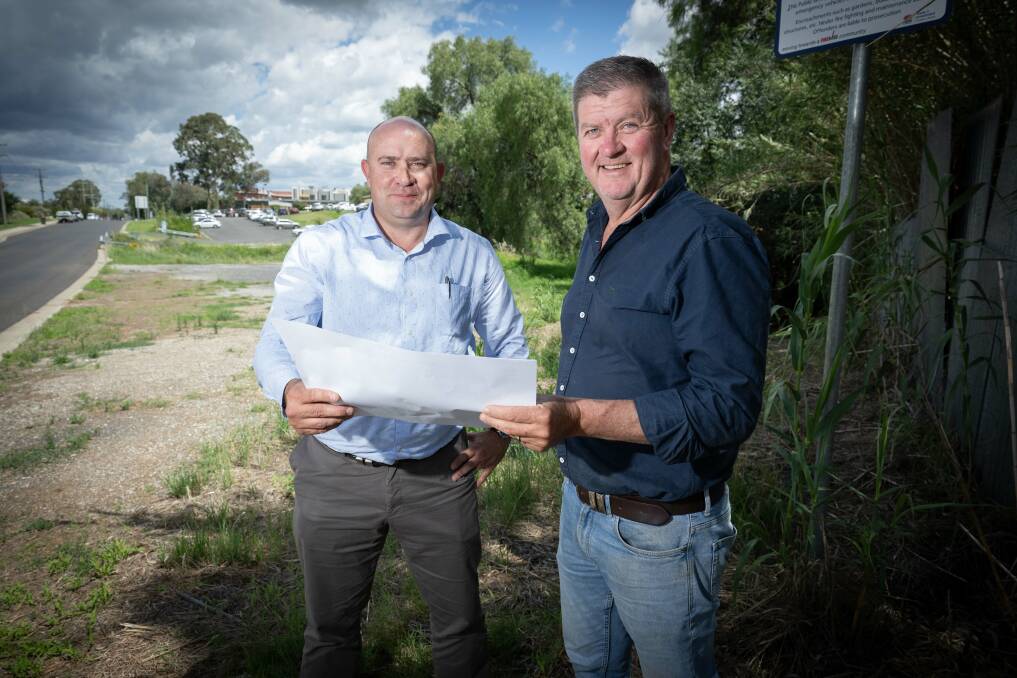 Burke and Smyth Commercial managing director Gavin Knee with Senso Resources director Campbell McIntosh. Picture by Peter Hardin