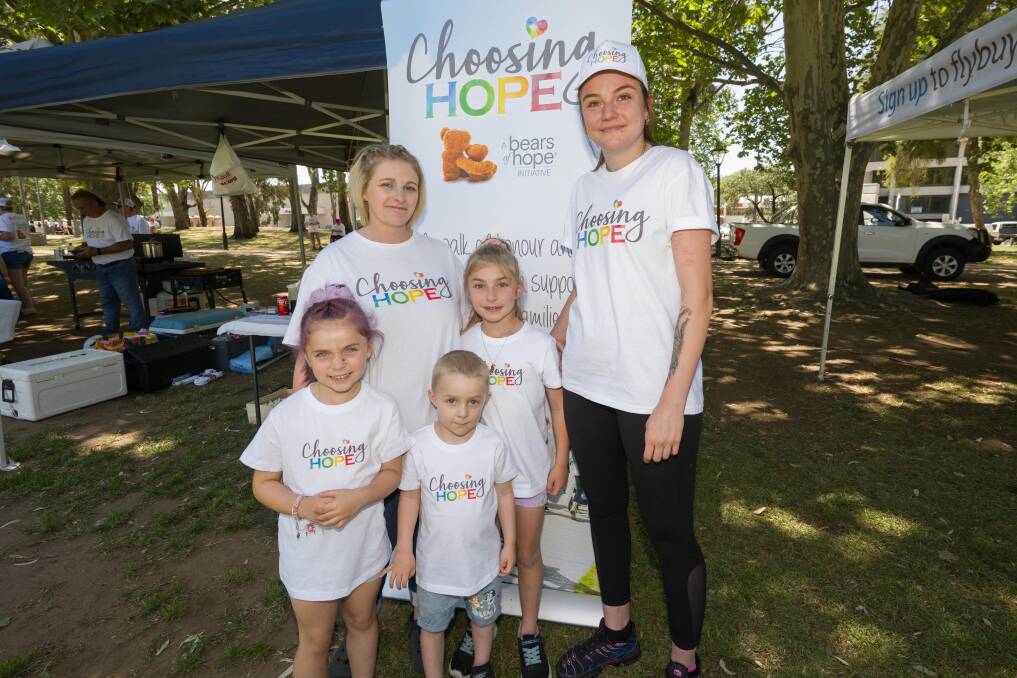 The 'Choosing Hope' charity walk, organised by not-for-profit Bears of Hope, gathered individuals at Bicentennial Park for a stroll of remembrance in support of families struggling with the loss of a pregnancy or infant. Pictures by Peter Hardin