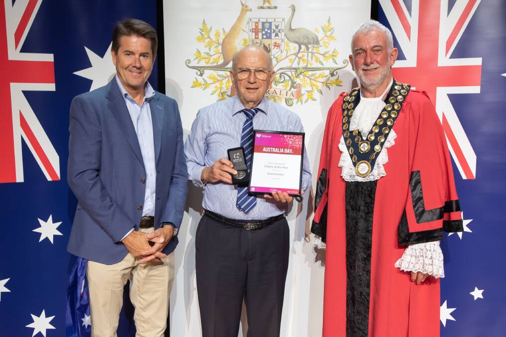 Member for Tamworth Kevin Anderson with last year's Tamworth Citizen of the year Rodney Hobbs and Tamworth mayor Russell Webb. File picture by Peter Hardin