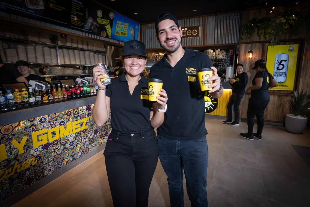 GYG franchisee Keyla and Luis Goncalves' officially open the doors to the latest food chain in Tamworth. Picture by Peter Hardin