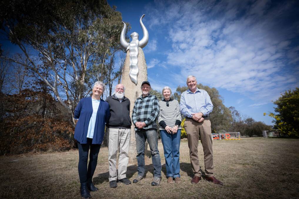 Explore some of the original Constellations of the South Project sculptures in Uralla.