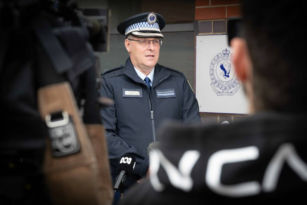 Oxley Police District Commander Superintendent Bruce Grassick addresses the media regarding a string of break and enter offences and vehicle thefts across Tamworth in the early hours of April 15. Picture by Peter Hardin