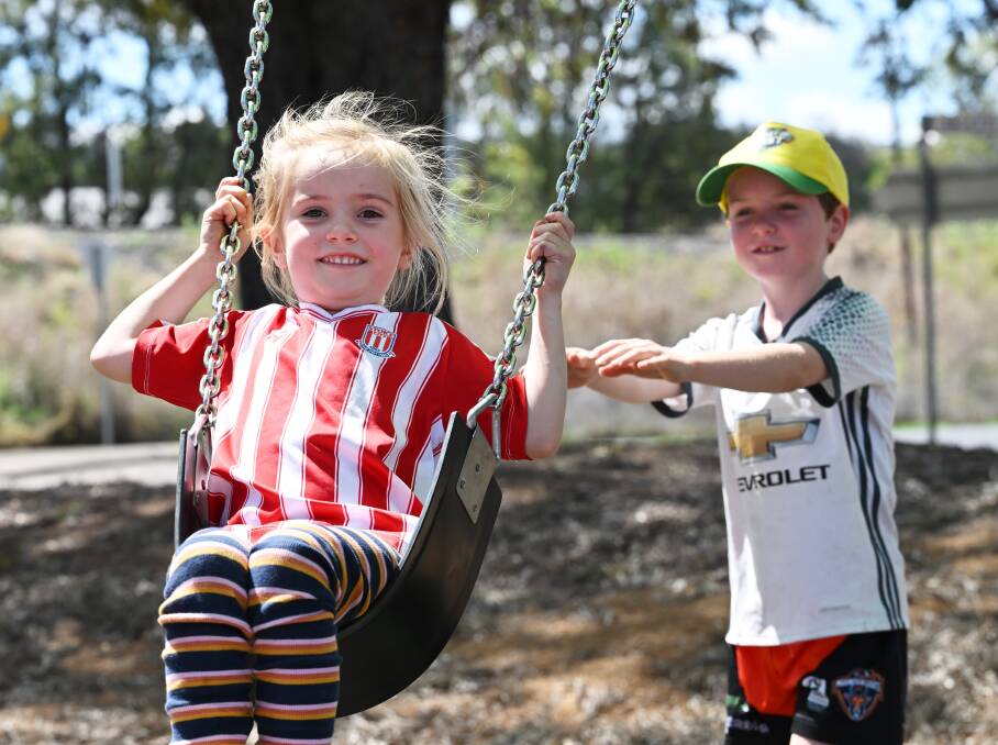 The Leader's photographer Gareth Gardner found Tamworth's parks a popular spot during the first week of school holidays, despite the warmer than usual spring temperatures. Pictures by Gareth Gardner 