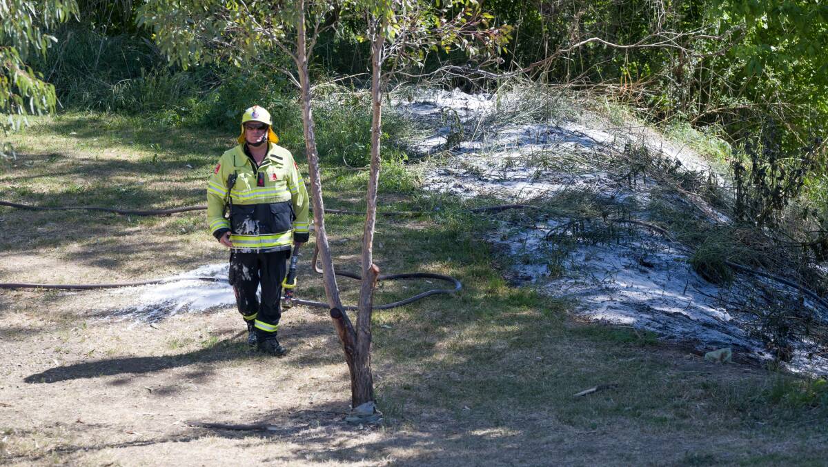 Crews were called to the scene of a small grassfire on the Peel River bank in Tamworth on Tuesday, October 17. Picture by Peter Hardin.