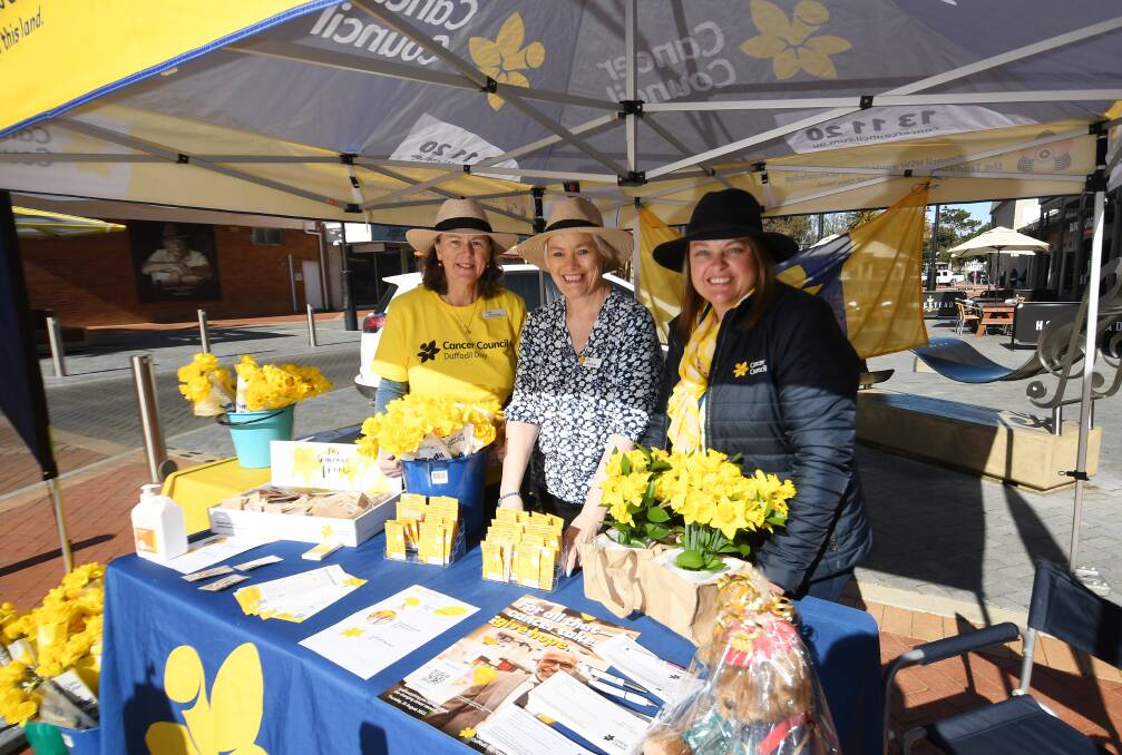 Shaen Fraser, Maryann Parsons and Kate Dubois help to raise funds for Cancer Council. Picture by Gareth Gardner.