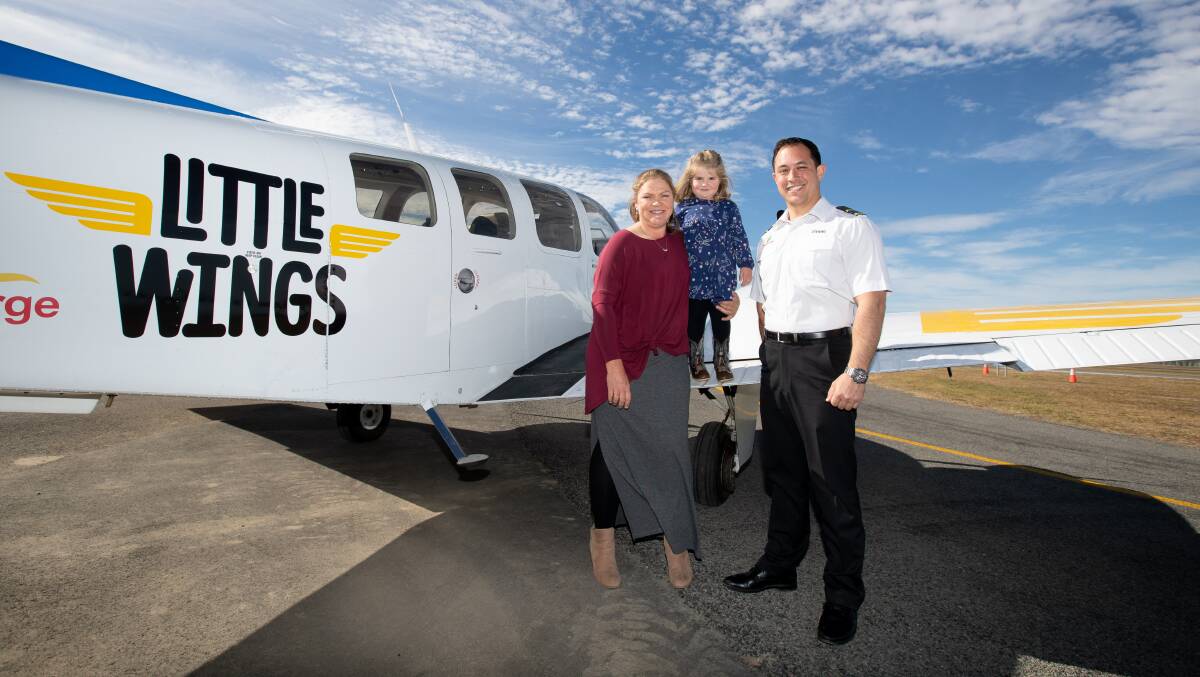 Little Wings pilot Tien Wooi with Sharon and Elizabeth Hall. Sharon Hall, of Inverell, used the Little Wings service so her daughter, Elizabeth, 3, could be treated for leukaemia at John Hunter Hospital in Newcastle. Picture by Jonathan Carroll, from file 