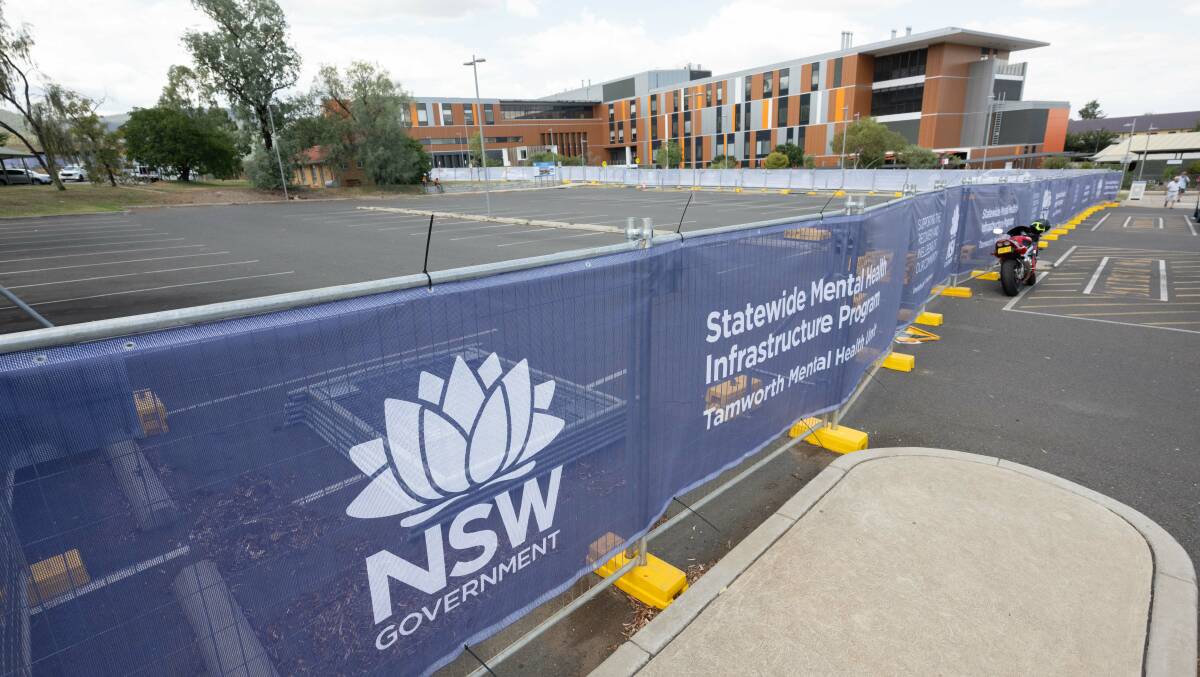 Fencing has gone up around the site of the new Mental Health Unit at Tamworth hospital. Picture by Peter Hardin.