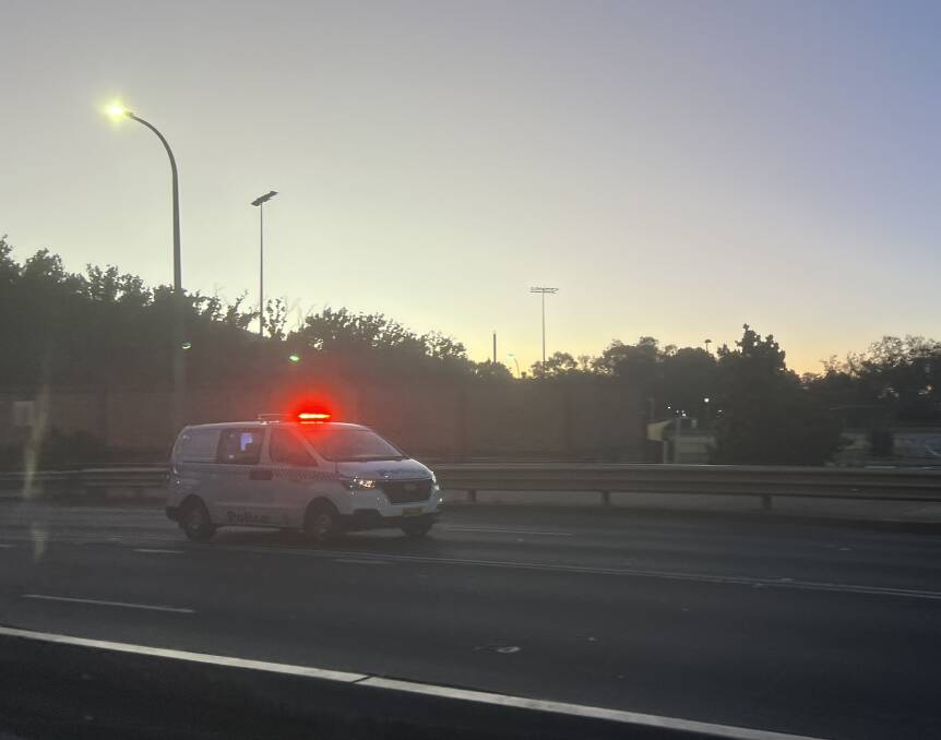 Tamworth police rush under lights and siren to West Tamworth on Thursday morning where six juveniles were arrested. Picture supplied