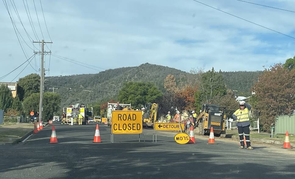 Road closed signs have been installed and traffic is being diverted away from Piper Street in North Tamworth. Picture by Rachel Clark