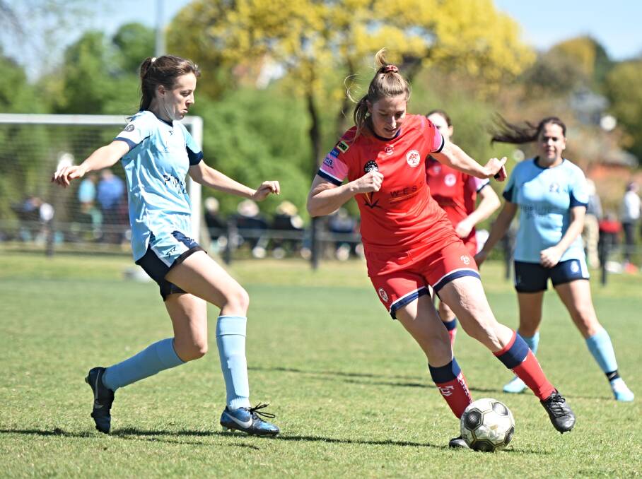 Fiona O'Keefe looks to create something as Chloe Nott looms in the major semi-final at Johnson Field on Saturday, September 9. Picture by Mark Bode