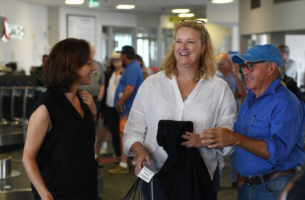 Mackellar MP Dr Sophie Scamps, North Sydney MP Kylea Tink arrived at Tamworth airport and met Liverpool Plains farmer Paul Nankivell. Picture by Gareth Gardner