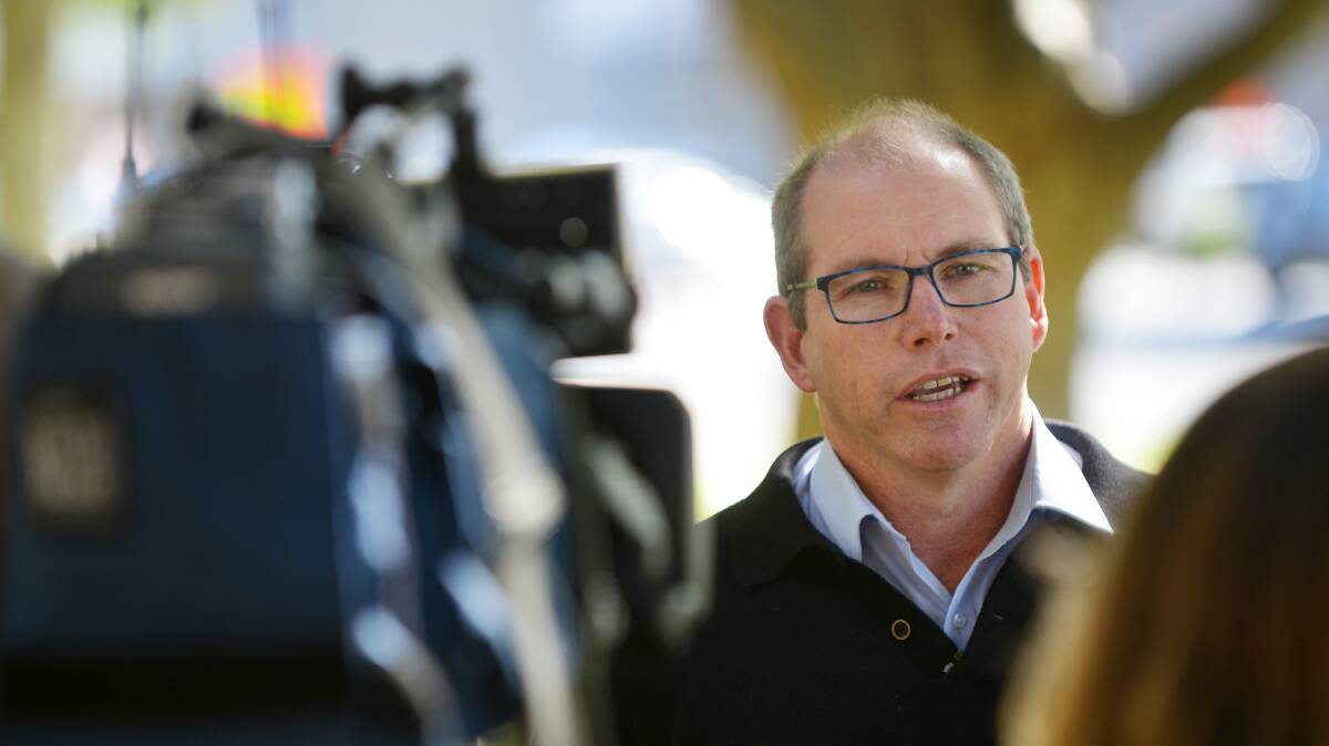 Bruce Logan argued that Tamworth Regional Council should make recommendations on a state government water planning scheme to make changes to water rules. 