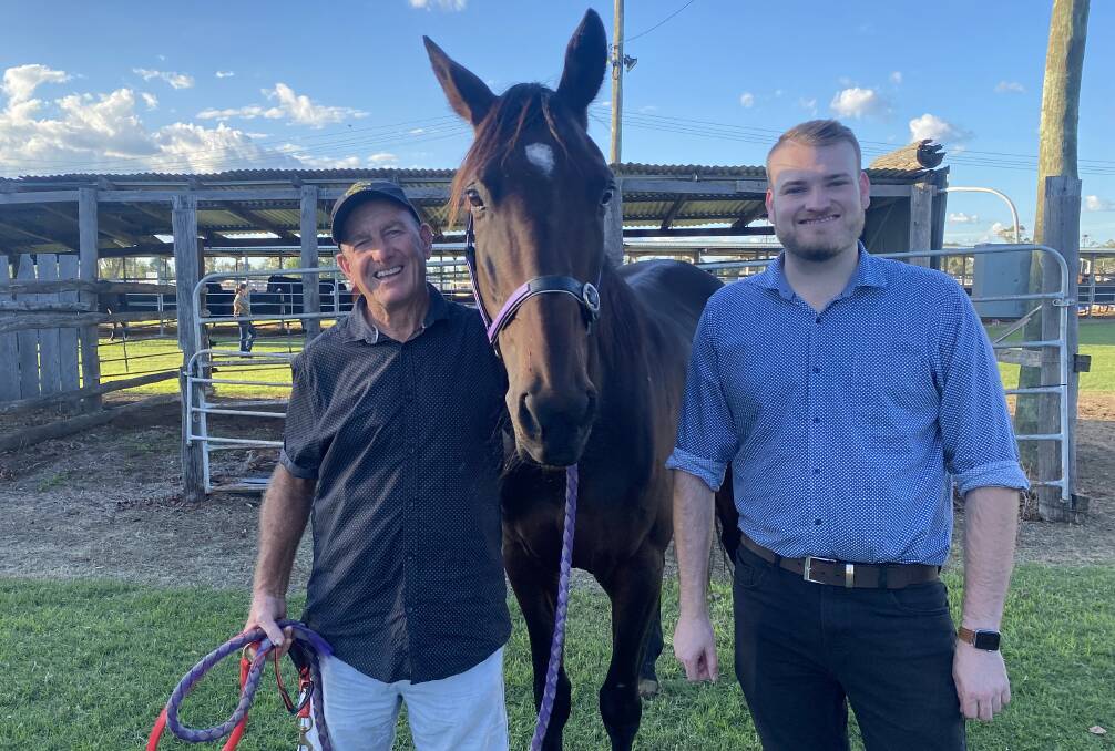 Daniel Missen with his father, Tony, and the winner of the recent Narrabri race, Gotonebettor. Picture by Julie Maughan. 