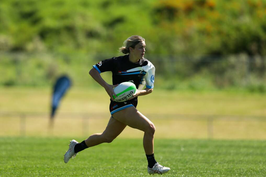 Rosie Ferguson made her Uni 7s debut in the Newcastle round on the weekend. Picture by Jonathan Carroll 