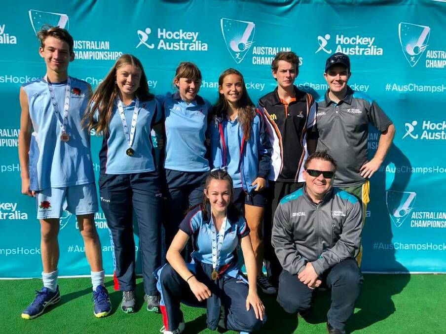 The Tamworth contingent involved in the national under-15 championships. Back (L-R) Nick O'Connor, Chelsea Thornton, Maeve Galvin, Dakotah Barnett Suey, Oliver McGill, Will Finch (umpire); Front Amber Witney, Martin Courtney (assistant tournament director).