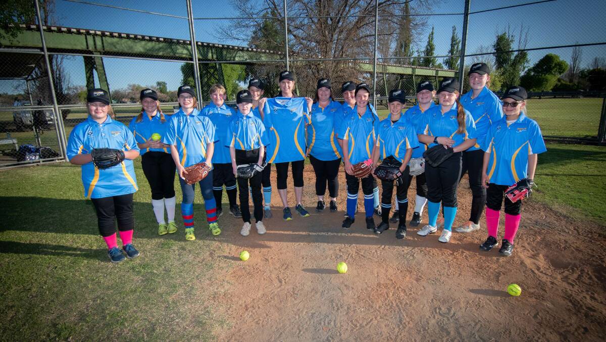 Tamworth's under 14s softballers are looking forward to this weekend's state championships in Newcastle. Picture by Peter Hardiin