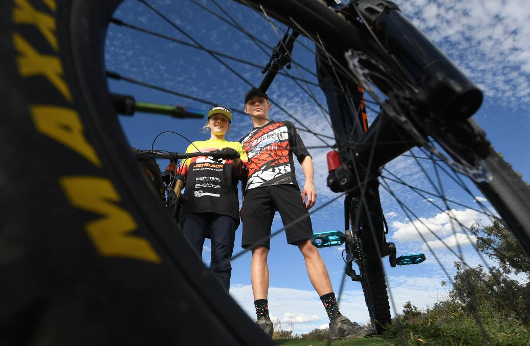 Rebecca Sams and Leon Hystek won their respective divisions at the Mt Stromlo round of the Rocky Trail Entertainment Fox Superflow Series. Picture Gareth Gardner