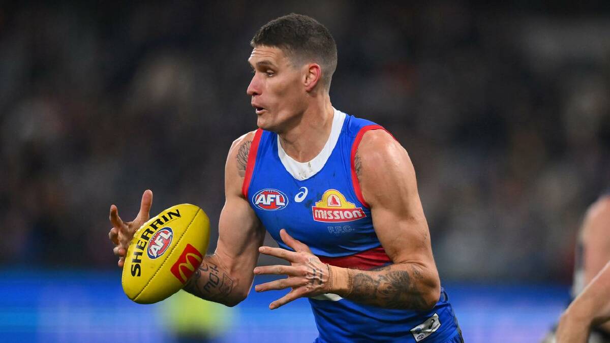 Rory Lobb excelled in defence for the Bulldogs. (Morgan Hancock/AAP PHOTOS)