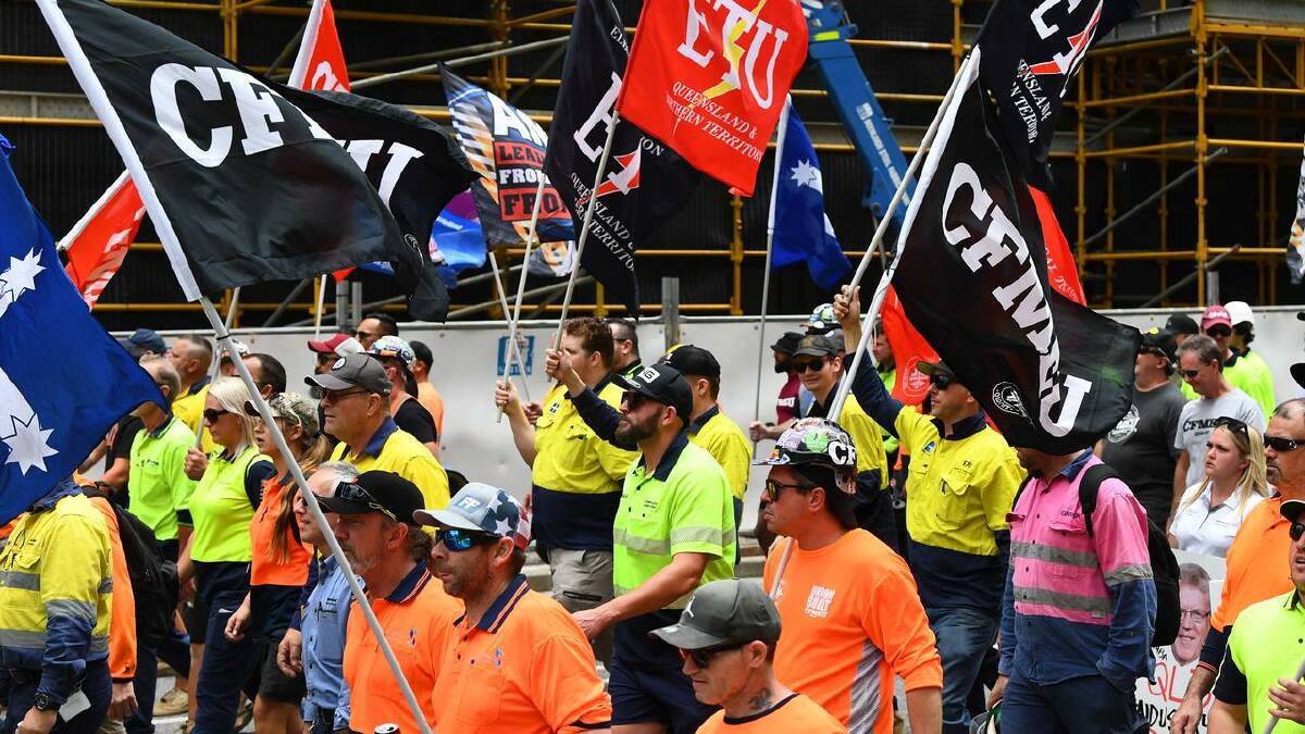 Queensland's government must act on claims against the CFMEU, a body representing contractors says. (Jono Searle/AAP PHOTOS)