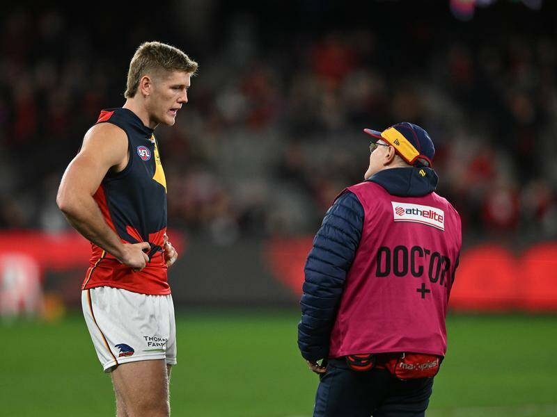 Crows' Nick Murray, who was subbed out with a knee injury, has not suffered another ACL rupture. Photo: James Ross/AAP PHOTOS