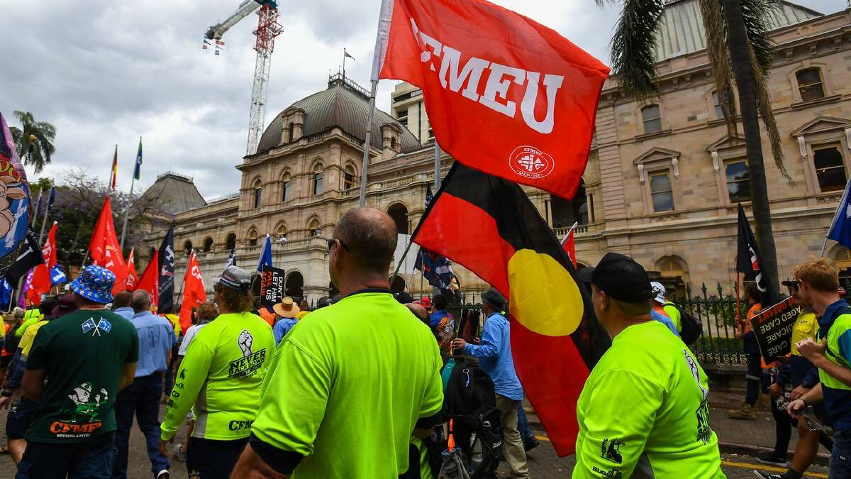 The government would support anyone who raised allegations against the CFMEU, the treasurer says. (Jono Searle/AAP PHOTOS)