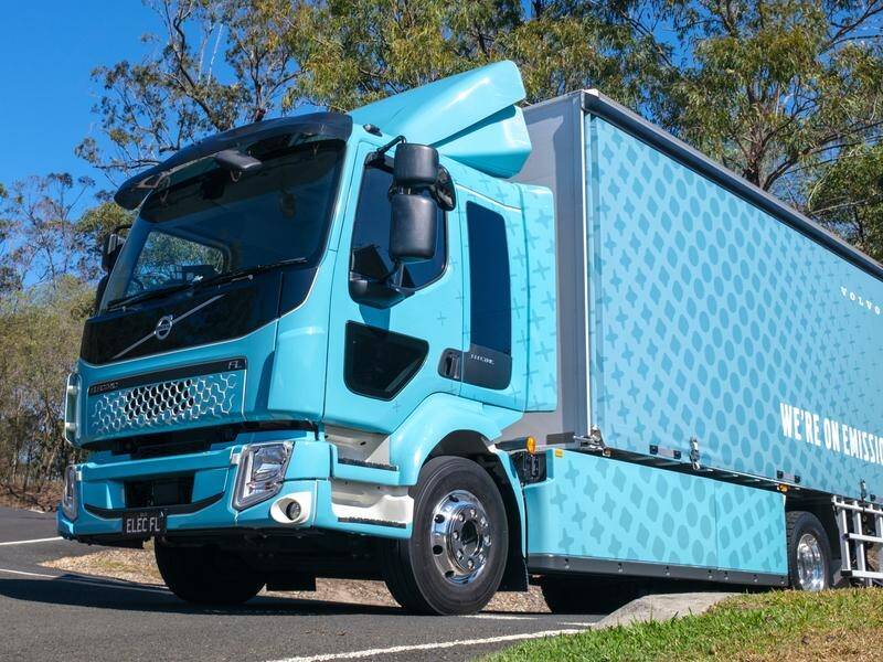 An Australian project will attempt to recharge heavy-duty electric trucks as they drive along roads. (Jennifer Dudley-Nicholson/AAP PHOTOS)