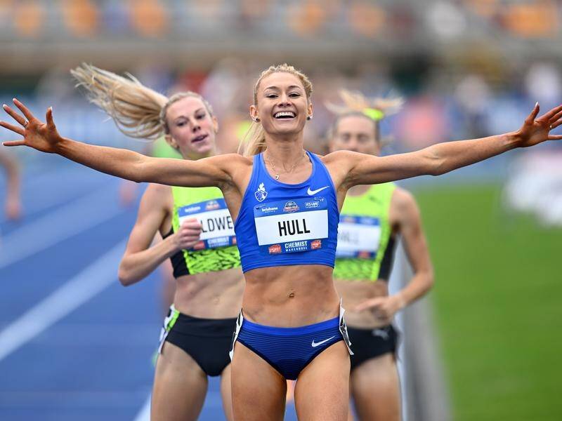 Hull beats a quality field to win 1500m gold