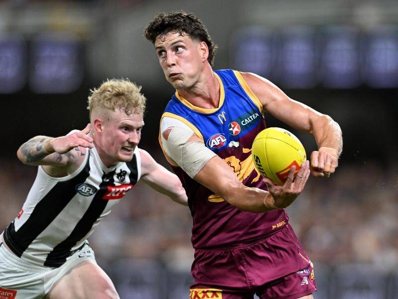 Jarrod Berry (right) has overcome shoulder issues and is keen to be a long-term Brisbane Lion. (Darren England/AAP PHOTOS)