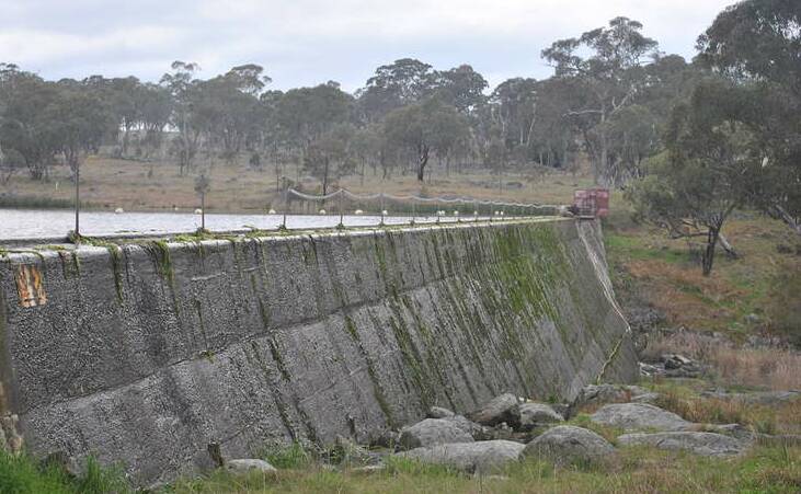 Dumaresq Dam fighters say build a stronger wall