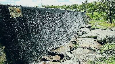 COMMUNITY SPEAKS: Retaining the 100-year-old Dumaresq Dam has run into a delay.