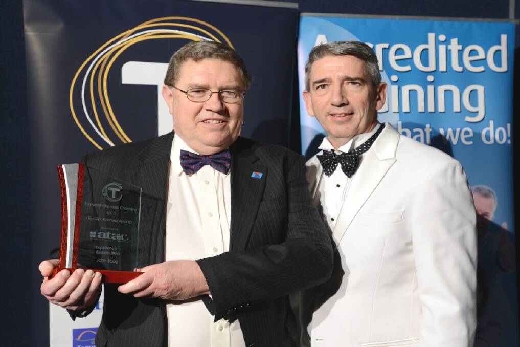 Everingham and Solomons Consultant winner John Boag and Terry Broomfield (Everingham and Solomons director) with the business ethics award